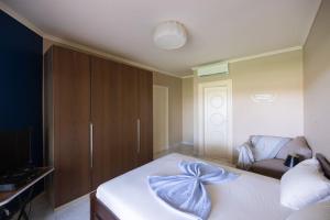 LUX 3MBR Duplex WPrivateGarden Beach&Swimming pools Access -Lake view