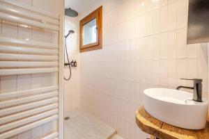 Appartements Au centre cosy et neuf proche station ski parking terasse : photos des chambres