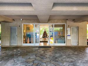 Glyfada central seaside apartment