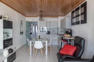 Modern Apartment with Seaview T8