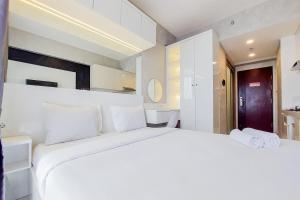 Simply and Restful Studio Apartment at Sky House BSD By Travelio