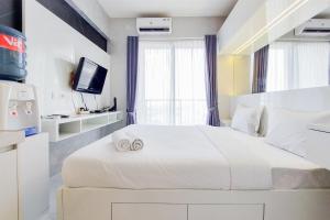 Simply and Restful Studio Apartment at Sky House BSD By Travelio