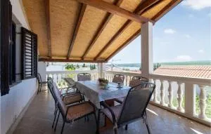 Nice Apartment In Susnjar Ii, Krusevo - Podorjak