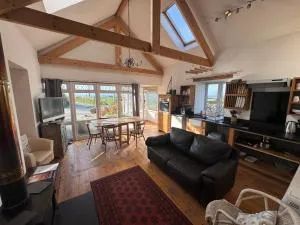 Trevillick Barn 2 bed sleeps 2 plus sofa bed - 廷塔杰尔