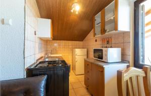 Nice Apartment In Susnjar Ii, Krusevo