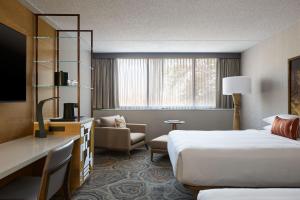 Guest Room with Two Double Beds room in Phoenix Marriott Resort Tempe at The Buttes