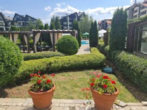 2 Bdr Garden Apt with Spa near Ski and Golf