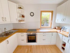 Chalet Attersee - ganzes Ferienhaus, Seeblick, Kamin, Sauna