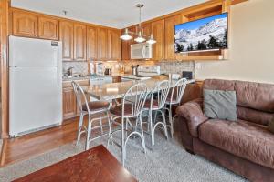 ML324 1BR 1BA Mountain View Connects To ML326 WiFi