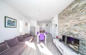 3 Bedroom Stunning Apartment In Mavarstica 