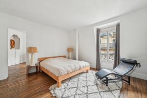 Duplex avec billard à côté de la Tour Eiffel !