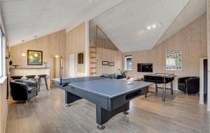 7 Bedroom Nice Home In Hvide Sande