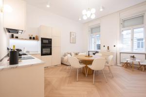 Prestige Elegant 3-BDR Apartment