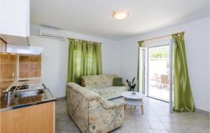 Amazing Apartment In Plat With Wifi 