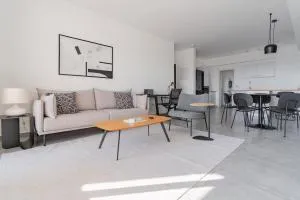 Blueground at Bitzaron, Spacious, Balcony - Giv‘atayim