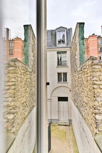 Studio au centre de Paris 14ème - II