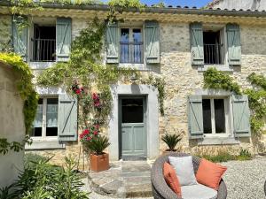 Maisons de vacances Le Domaine de La Tuilerie - Gite de charme en bord de riviere avec piscine : photos des chambres