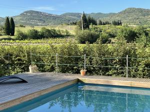 Maisons de vacances Le Domaine de La Tuilerie - Gite de charme en bord de riviere avec piscine : photos des chambres