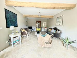Maisons de vacances Le Domaine de La Tuilerie - Gite de charme en bord de riviere avec piscine : photos des chambres