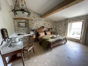 Maisons de vacances Le Domaine de La Tuilerie - Gite de charme en bord de riviere avec piscine : photos des chambres