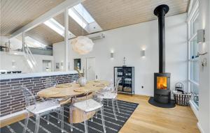 Beautiful Home In Hjørring With Wifi