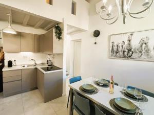 White Iris Apartment