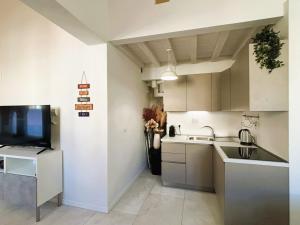 White Iris Apartment