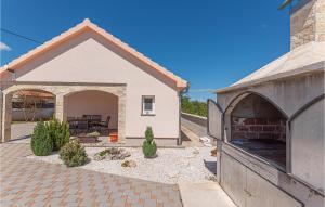 3 Bedroom Beautiful Home In Bristani Donji 