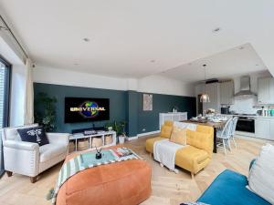 Stylish Sanctuary with Garden Oasis