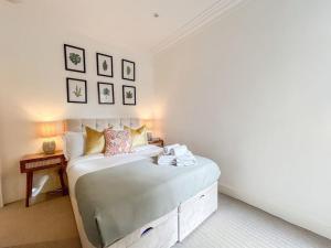 Stylish Sanctuary with Garden Oasis