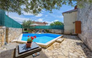 Lovely Home In Visnjan With Wifi