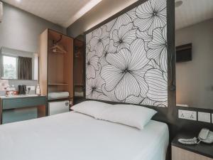 Amrise Hotel Geylang, 11Hrs, Stay from 10PM to 9AM