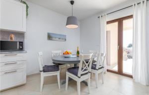 2 Bedroom Nice Home In Betiga 