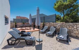 Four-Bedroom Holiday Home In Sibenik