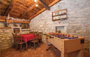 4 Bedroom Stunning Home In Martinjski 