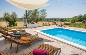 Three-Bedroom Apartment In Porec