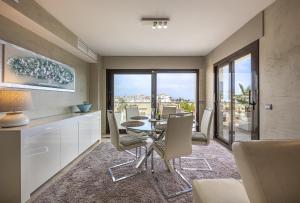 2218-Duplex Penthouse first line beach with sea view Manilva