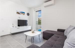 Cozy Home In Rab With Wifi