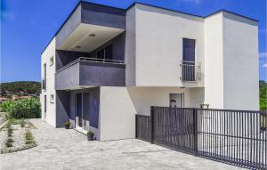 Cozy Home In Rab With Wifi