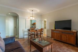 Los Cisnes by Ĥ - Playa de los Haraganes HLHC120P29