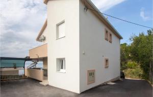 Awesome Apartment In Jesenice With Wifi