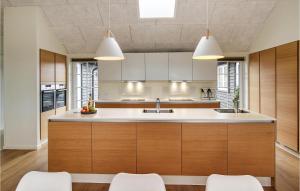 Beautiful Home In Ebeltoft With Sauna