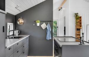 Beautiful Home In Ebeltoft With Wifi