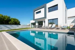 Villa Beach and Friends with ocean view - Seixal