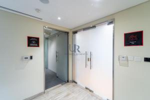 Huge Studio in Business Bay with Jacuzzi Access 17 minutes to Trade Fair