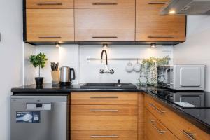 Monochrome Suites Lazienki Park