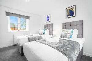 Two Bedroom Apartment - Parking - Sleeps 3 - Fast WiFi - Netflix - Top Rated - 27BC - Sleightholme