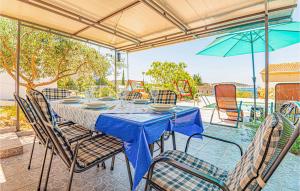 Nice Home In Zatoglav With House Sea View 