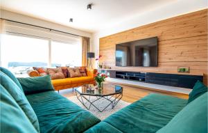 Stunning Home In Zaboric With Kitchen 