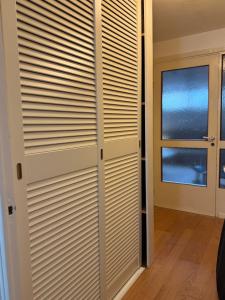 Coosy authentic swedish wooden studio apartment, 25 min to Stockholm city-Own entrance